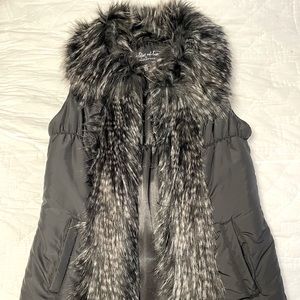 Outdoor Edition by Parkhurst black puffer vest with faux fur trim